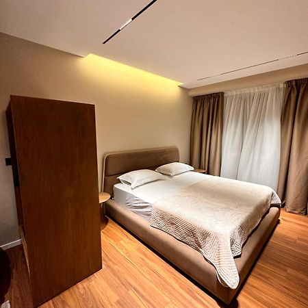 Aia Suites & Apartments Тирана Екстериор снимка