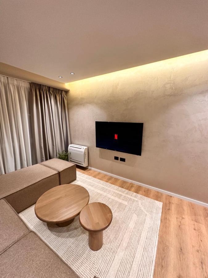 Aia Suites & Apartments Тирана Екстериор снимка
