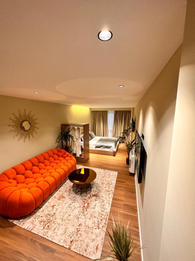 Aia Suites & Apartments Тирана Екстериор снимка