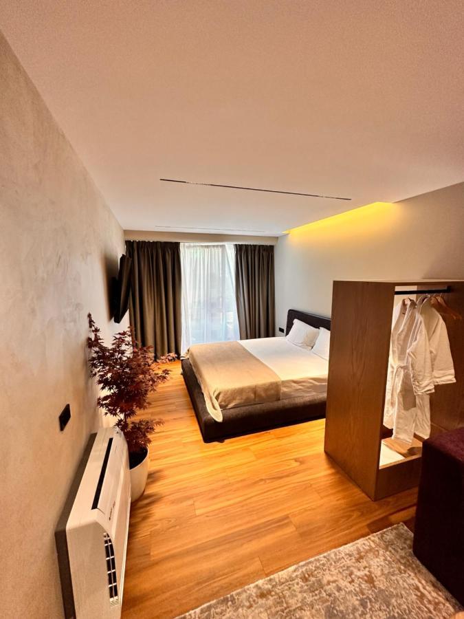 Aia Suites & Apartments Тирана Екстериор снимка