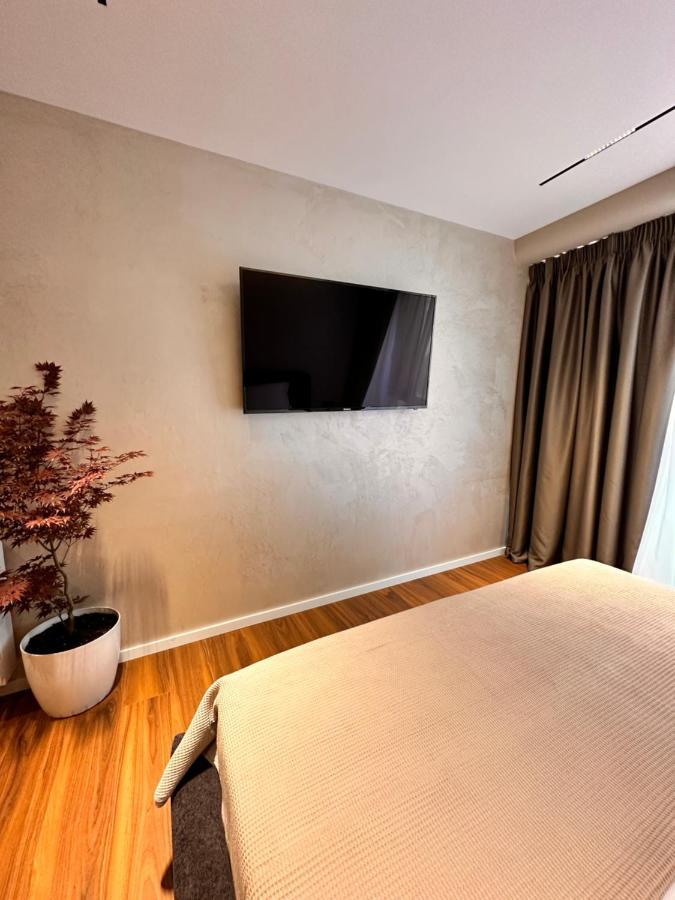 Aia Suites & Apartments Тирана Екстериор снимка