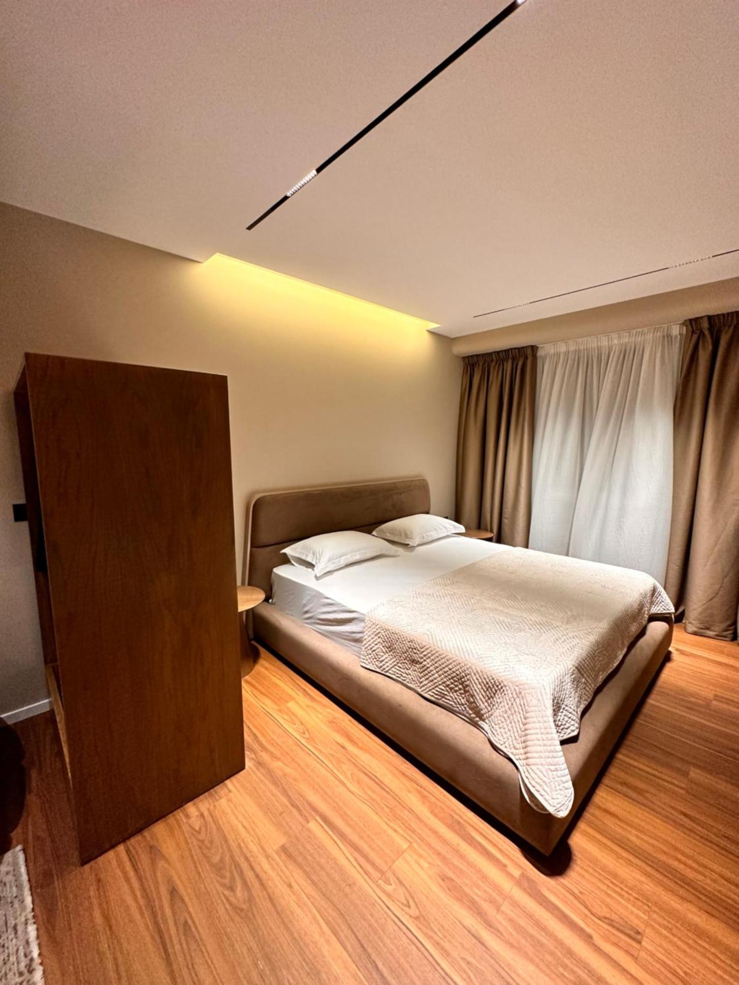 Aia Suites & Apartments Тирана Екстериор снимка
